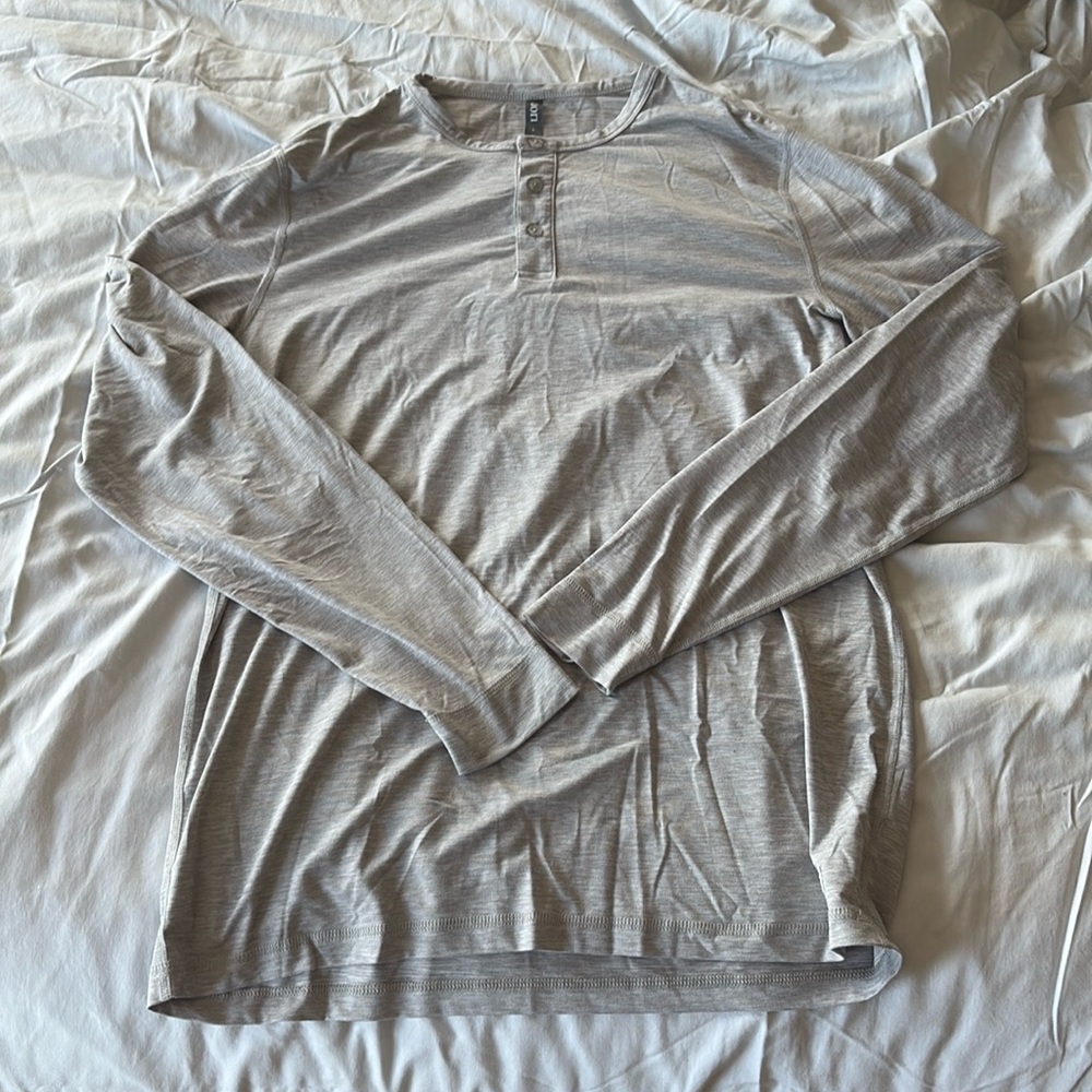 Vuori Grey Henley Long sleeve